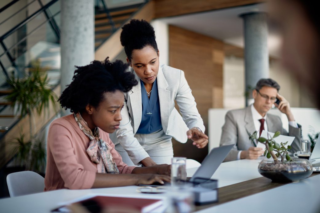 Woman talking with Intern